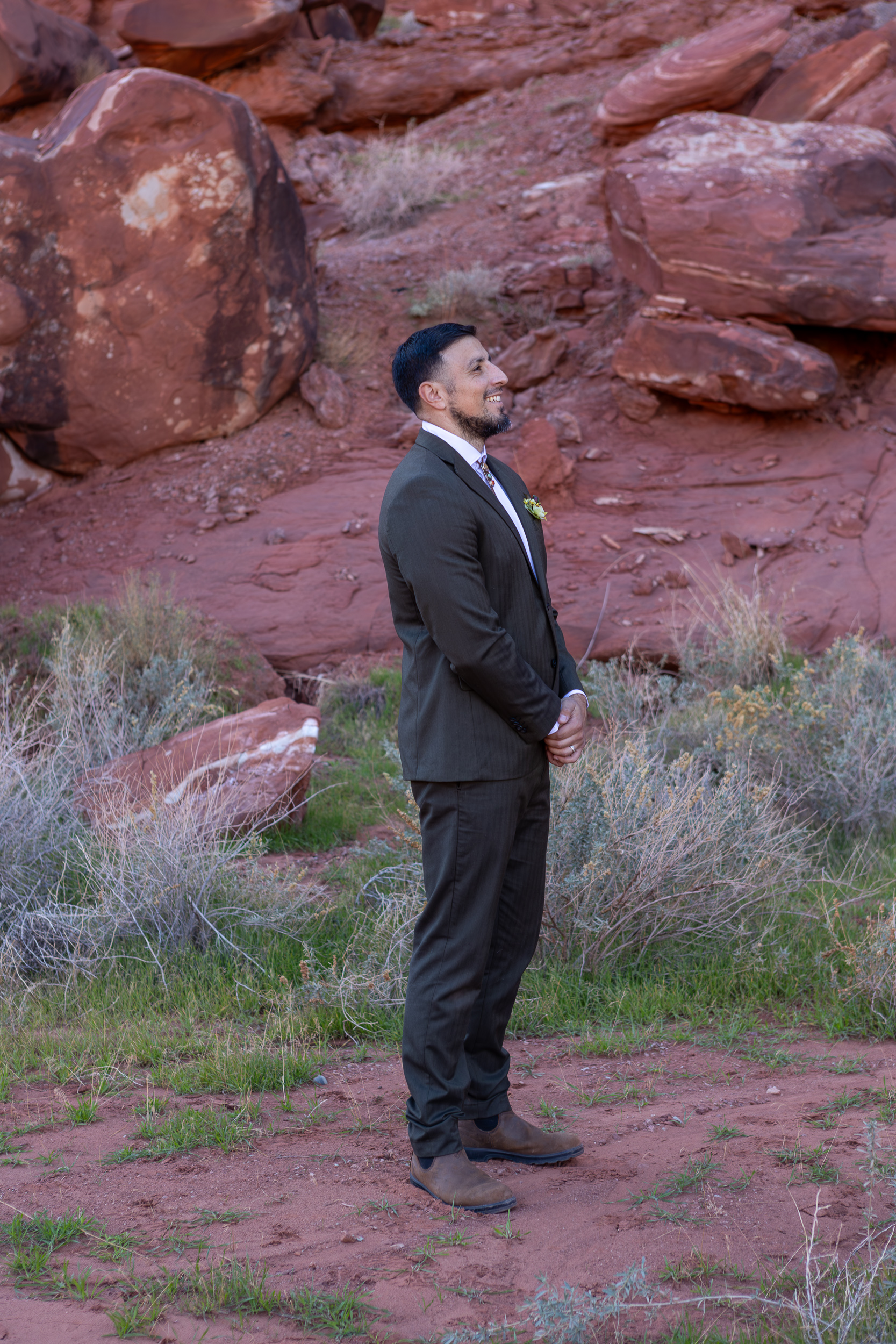 Hugo getting ready to see Laura for first look 