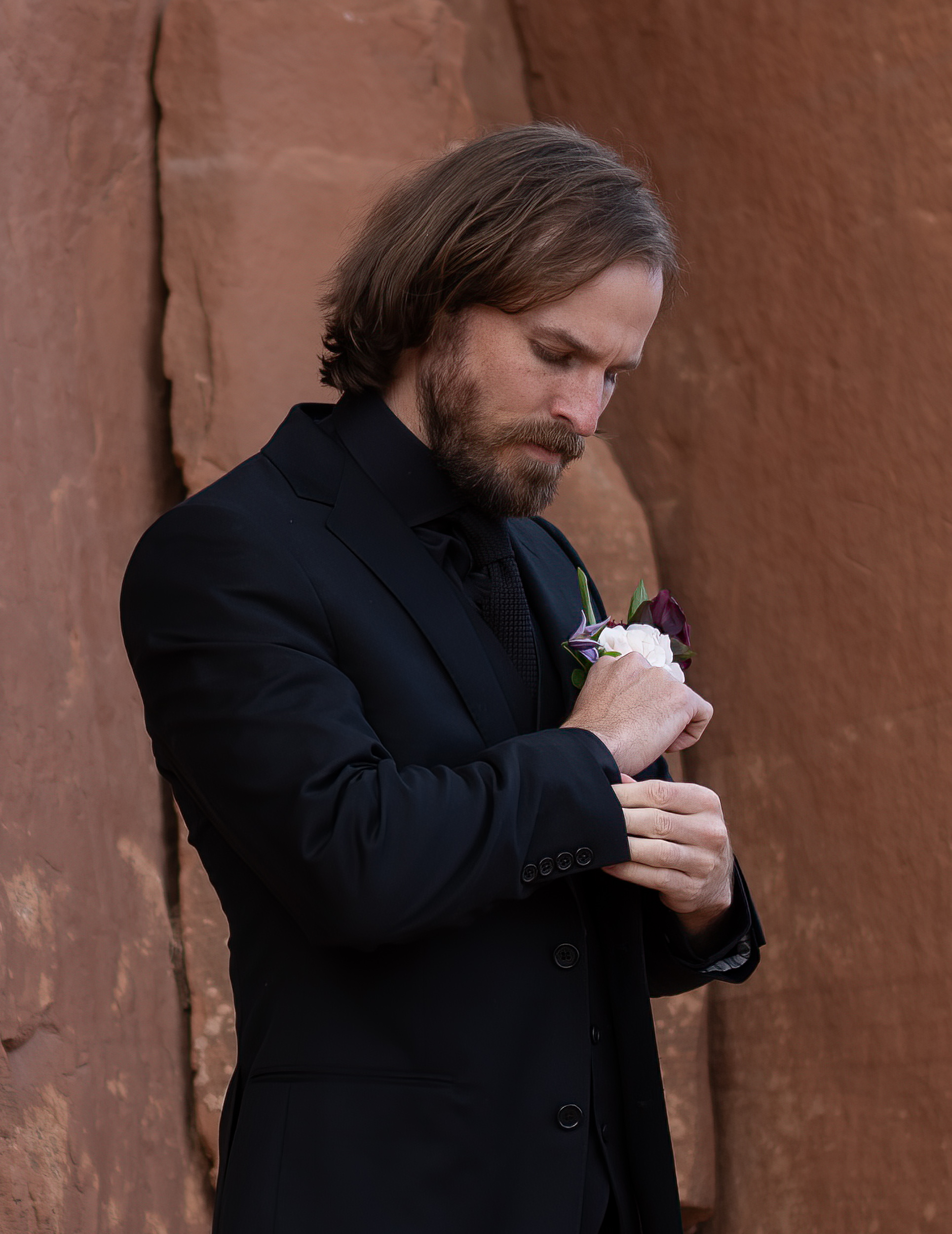 adjusting sleeves under jacket