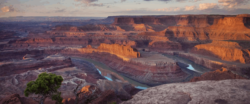 Red rock wedding location in Moab Utah at Deadhorse Point State Park