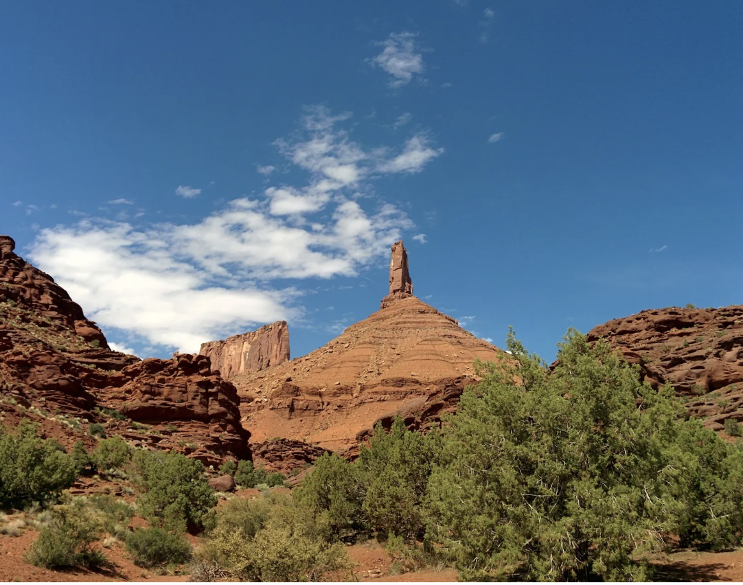 picture of iconic rock tower in Castle Valley, a Moab elopement location 