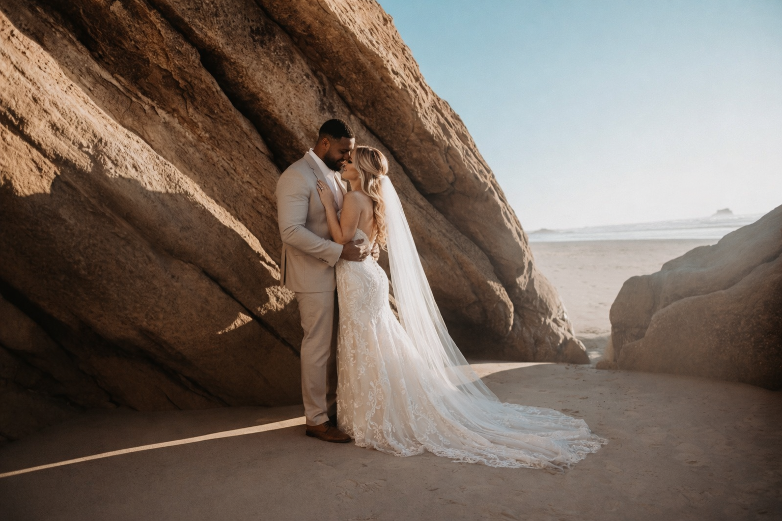 couple embracing in this alcove getting ultimate privacy while at manzanita cove
