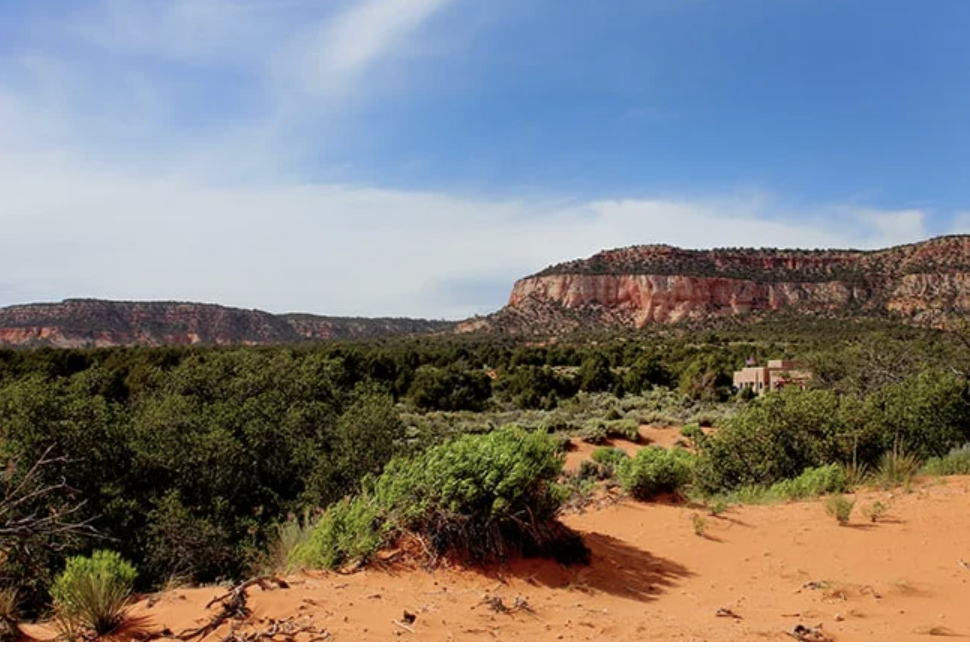 Sunrise Utah elopement ceremony at Kanab Utah